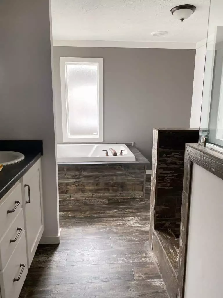 Rustic Farmhouse Bathroom