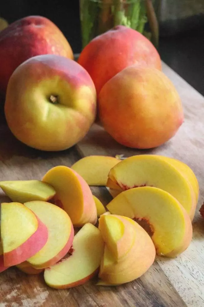 sliced peaches and whole peaches