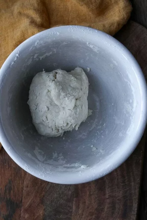 pie dough in a bol